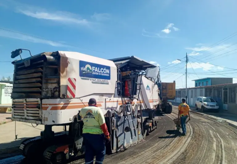 Trabajos de vialidad de la Ruta del Buen Vivir en Carirubana avanzan firme