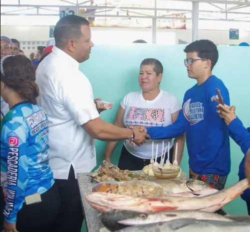 El gobernador Víctor Clark entregó el mercado turístico pesquero de la Bahía de Carirubana para impactar en la actividad comercial de Punta Cardón y Las Piedras