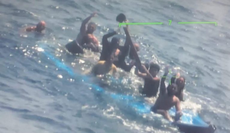 Autoridades de Curazao rescatan a 10 personas desaparecidas en alta mar