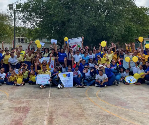 La Alcaldía de Colina realizó una caminata con el equipo de gobierno y las diferentes instituciones educativas para celebrar el Día Mundial del Síndrome de Down