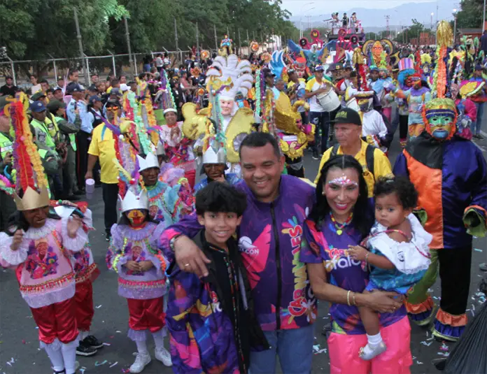 Más de 1500 participantes, incluyendo niños, adultos y abuelos, fueron los protagonistas del vibrante desfile de los Carnavales Turísticos Falcón 2025