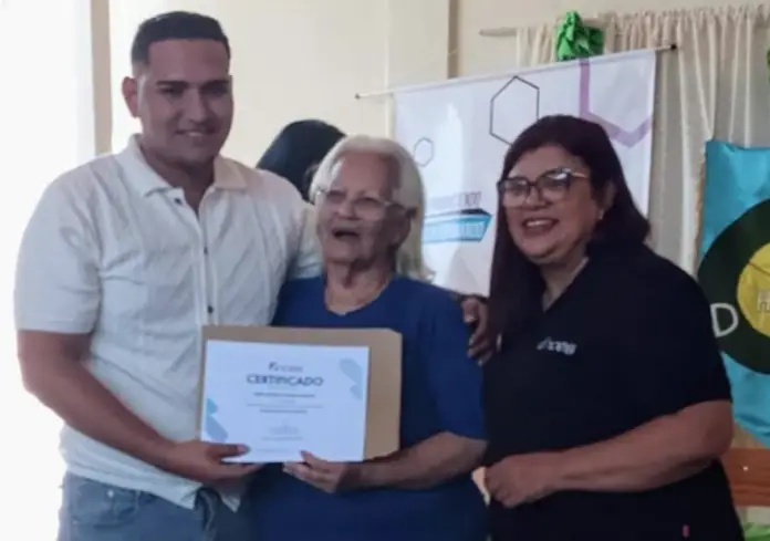 En una emotiva ceremonia realizada en la Asociación de las Damas Salesianas, 28 participantes del Inces Falcón recibieron un total de 112 certificados.