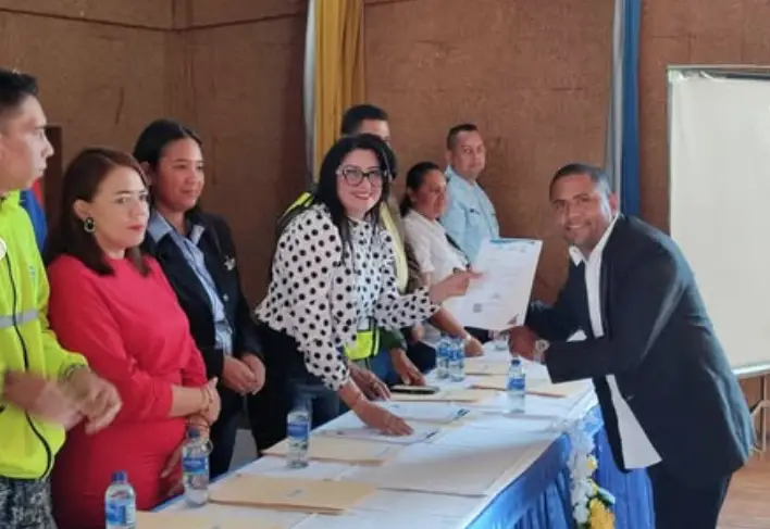 Los juezas y jueces de paz comunal provenientes de los municipios, Sucre, Bolívar, Unión y Federación, fueron acreditados y juramentados.