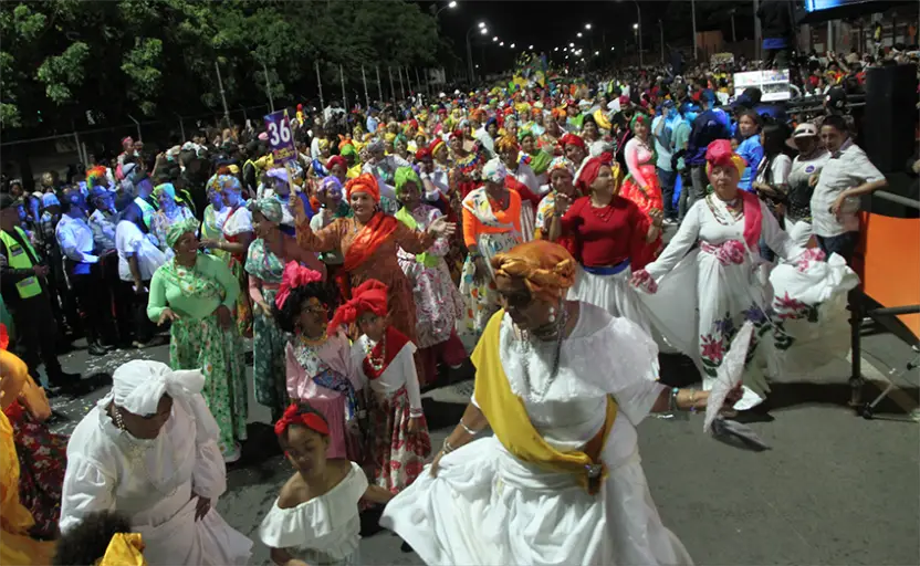 Más de 1500 participantes, incluyendo niños, adultos y abuelos, fueron los protagonistas del vibrante desfile de los Carnavales Turísticos Falcón 2025