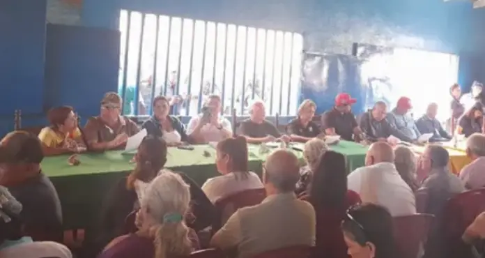 Voceros de las comunas de El Supí, Tiraya y Buchuaco, en el municipio Falcón, realizaron una mesa de trabajo con el objetivo de promover la organización.