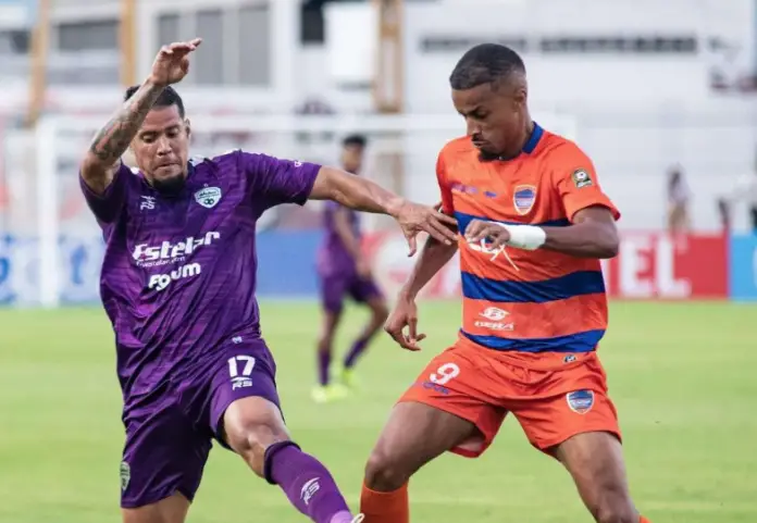 Academia Puerto Cabello logró una victoria al vencer 3-0 a Metropolitanos en la fase preliminar de la Copa Sudamericana asegurando su avance a la fase de grupos