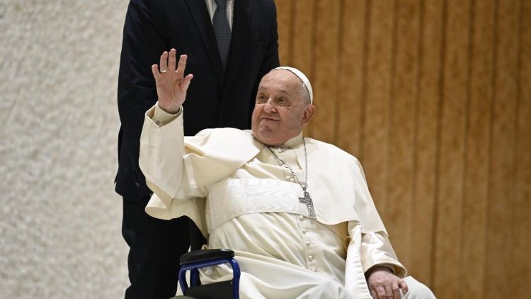 El papa Francisco recibió las cenizas y llamó a Gaza