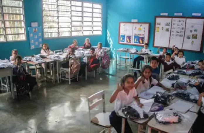 Para atender una matrícula de 482 estudiantes entregaron la Escuela Primaria Bolivariana Churuguara totalmente repotenciada.