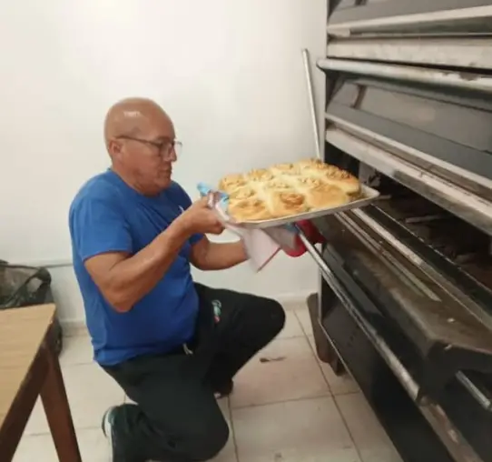 En los espacios del CFS "Josefa Camejo" del Inces, 27 participantes del punto y círculo, están descubriendo el arte de la panadería.