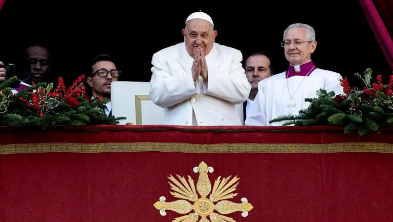 Una radiografía de tórax confirma mejoría del papa Francisco