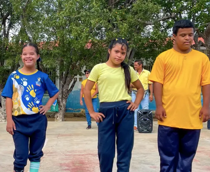 La Alcaldía de Colina realizó una caminata con el equipo de gobierno y las diferentes instituciones educativas para celebrar el Día Mundial del Síndrome de Down