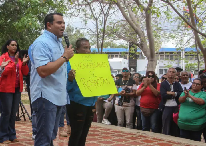 El pueblo de Falcón salió a manifestarse y con su firma apoyar las acciones que adelanta el Gobierno Bolivariano para defender a los migrantes venezolanos.