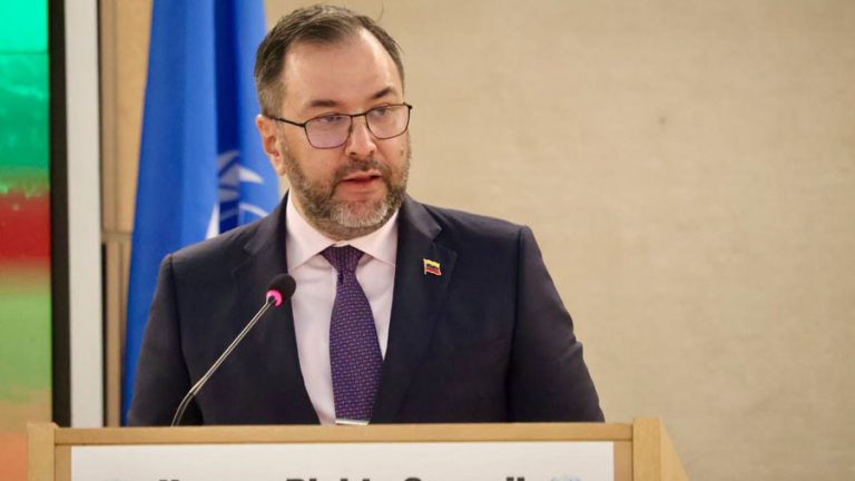 Canciller venezolano responde a acusaciones sobre hurto electoral