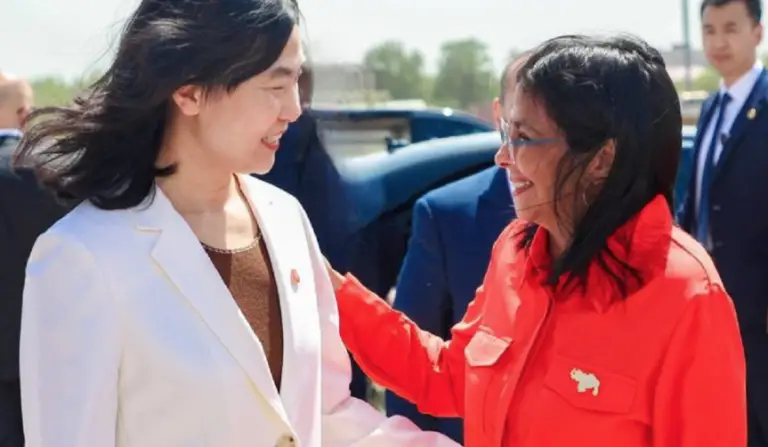 Delcy Rodríguez arriba a China para afianzar cooperación estratégica