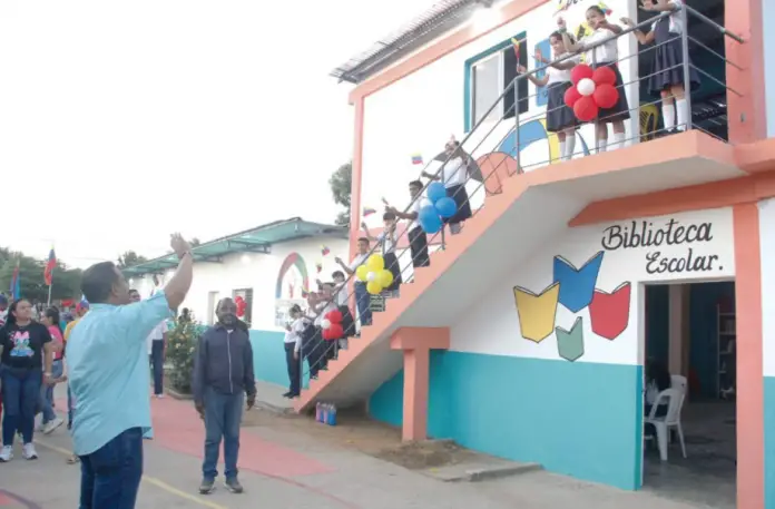 Una vez más el poder popular se unió y junto al gobierno bolivariano, logró la transformación de la EPB “Maestra Elina Antonia Reyes”, del municipio Dabajuro.