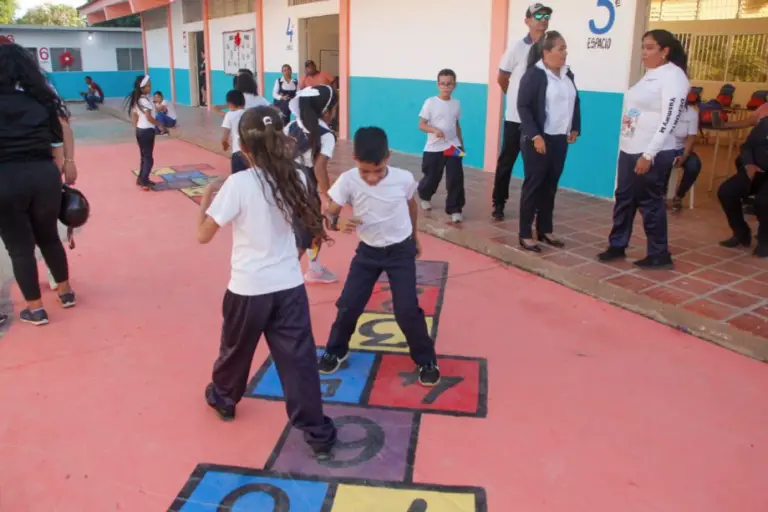 Una vez más el poder popular se unió y junto al gobierno bolivariano, logró la transformación de la EPB “Maestra Elina Antonia Reyes”, del municipio Dabajuro.