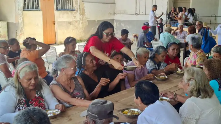 Abuelos de Churuguara fueron consentidos con jornada integral