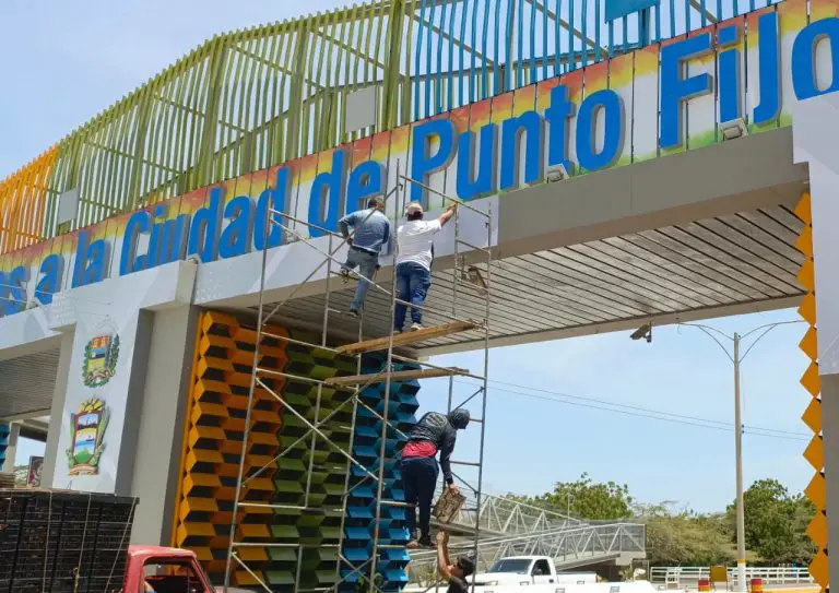 Gobierno municipal embellece pórtico de Punto Fijo