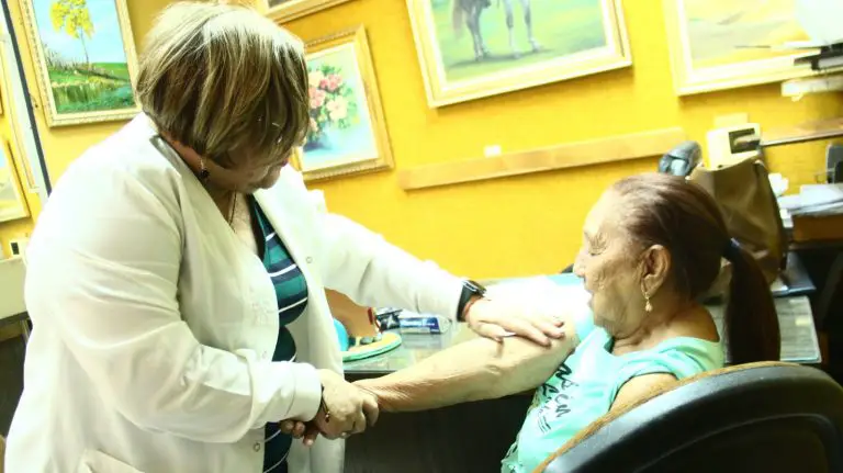 Policlínica Paraguaná ofreció 500 consultas gratis por su aniversario 46