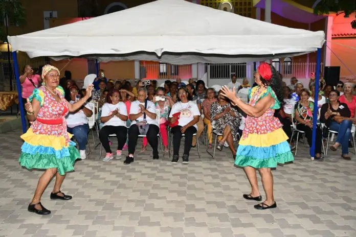 Carirubana | Adultos Mayores celebraron su día entre canto y baile