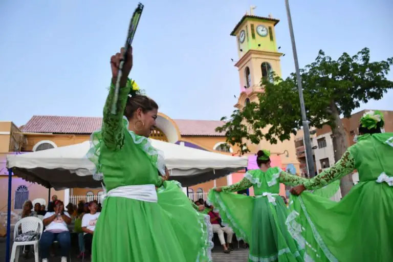 Carirubana | Adultos Mayores celebraron su día entre canto y baile