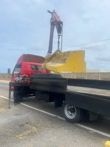 Punto Fijo | Alcaldía coloca defensas viales en la prolongación avenida Bolívar