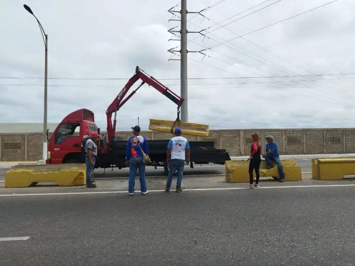 Punto Fijo | Alcaldía coloca defensas viales en la prolongación avenida Bolívar
