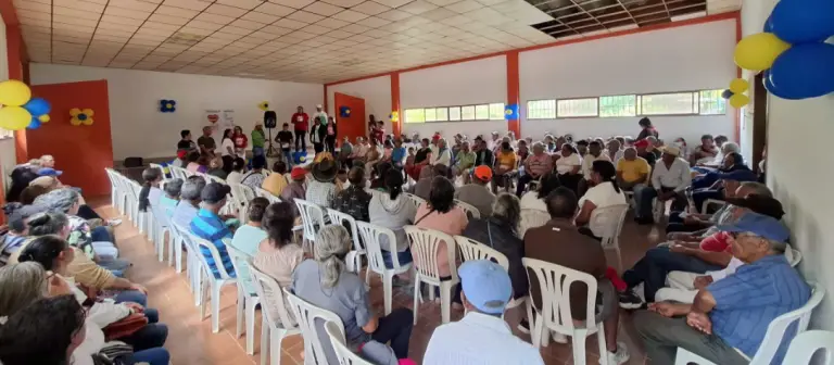 Más de 180 adultos mayores de Mapararí disfrutaron de un día especial