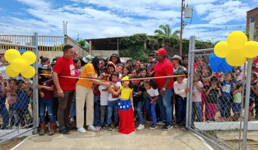 Como parte de lo instruido por el presidente Nicolás Maduro, la alcaldía de Federación entregó el financiamiento del segundo lugar de proyectos.
