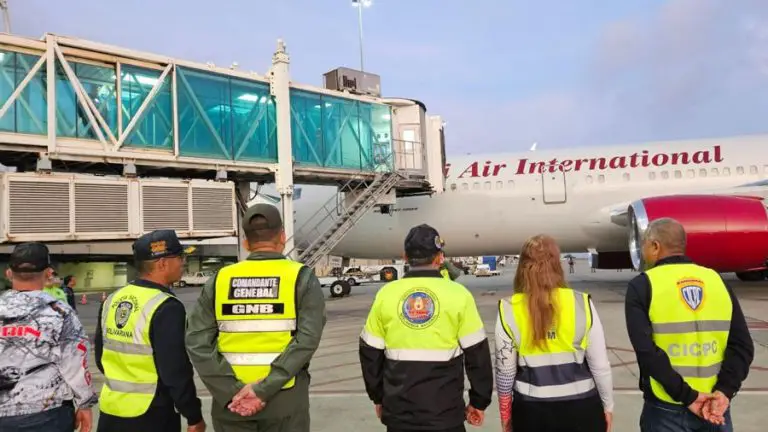 Llegó al país un nuevo vuelo con 90 migrantes venezolanos desde EE.UU.