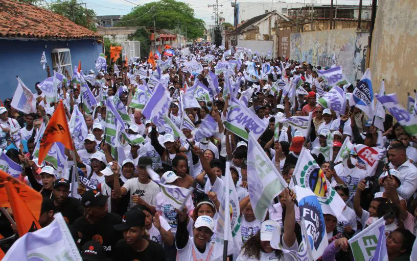 Este sábado el candidato a la Gobernación de Falcón, Javier Bertucci, abrió su campaña desde la ciudad de Coro bajo el slogan "Falcón renace con fe".