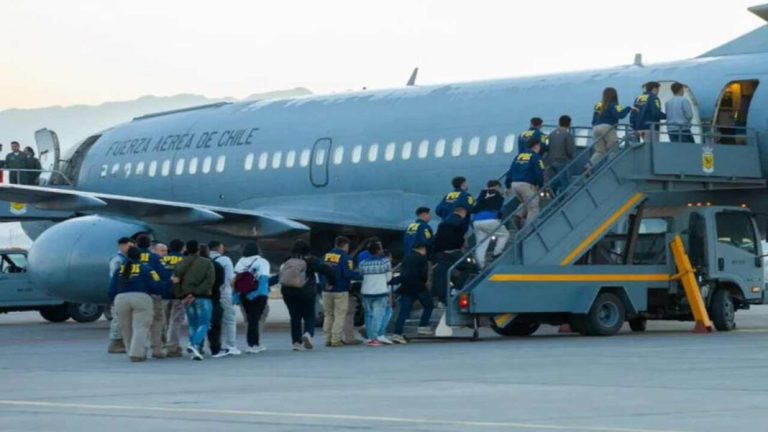 Chile expulsa a 34 migrantes que cometieron delitos