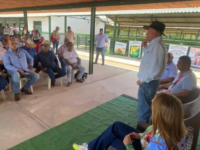 Este lunes se dio apertura al primer ciclo de vacunación contra la fiebre aftosa en el estado Falcón, con la realización de un conversatorio.