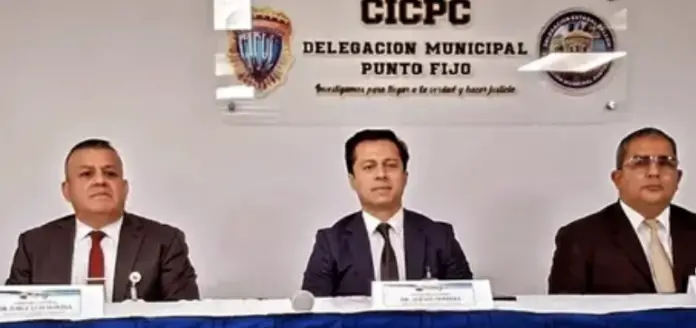 Se trata de los Comisarios jefes Eder García y Pedro Escalona, quienes recibieron formalmente las delegaciones de Tucacas y Punto Fijo, respectivamente.