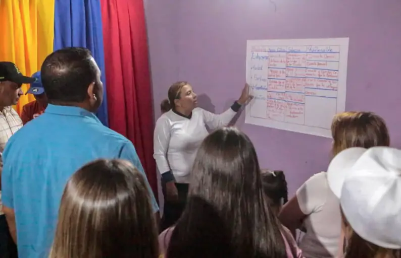 El candidato de la Patria a la Gobernación de Falcón, Víctor Clark, acompañó la puesta en funcionamiento de la sala de autogobierno comunal del municipio Democracia.