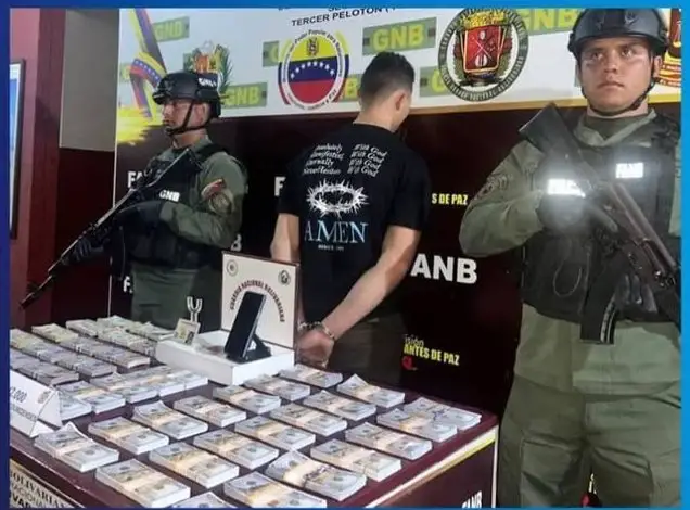 Tenía 342.000 dólares falsos en su maleta +DETALLES