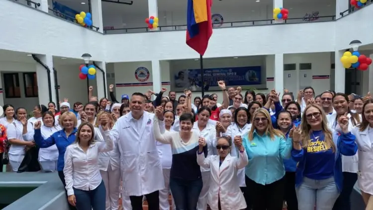 “Dabajuro, ahí te entrego, de paquete, el hospital María Auxiliadora Muyale de Serafín”, dijo, el presidente Nicolás Maduro.