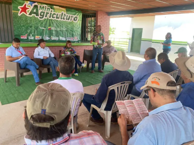 Con conversatorio inició primer ciclo de vacunación contra la aftosa en Falcón