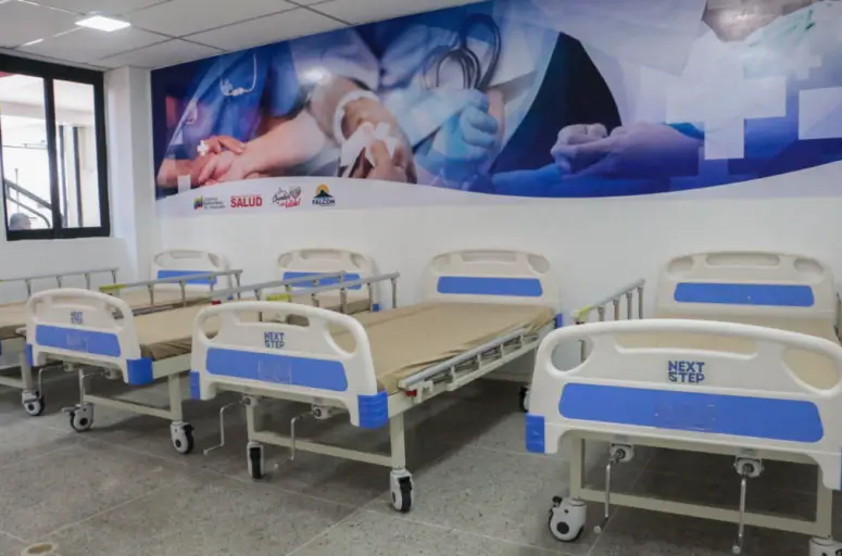 El gobernador del estado Falcón, Victor Clark, visitó este jueves el nuevo hospital "María Auxiliadora Muyale de Serafín de Dabajuro