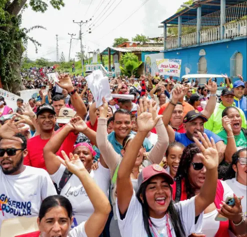 El candidato a la Gobernación de Falcón, Víctor Clark, fue acogido con muestras de afecto y lealtad este jueves durante la visita al municipio Jacura.