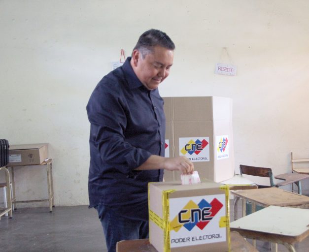 El candidato a la gobernación de Falcón, Javier Bertucci, aseguró que el voto es la herramienta para contribuir al país.