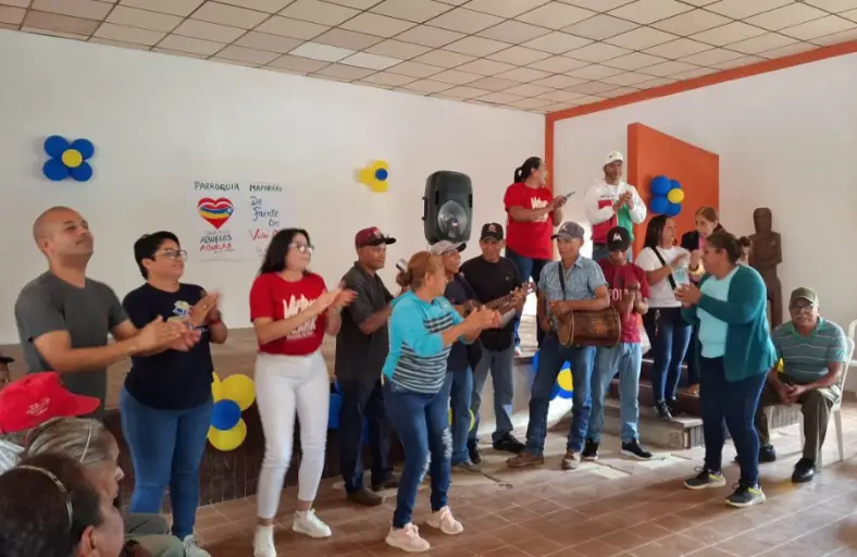 Más de 180 adultos mayores de las comunas "Luchadores de la Patria" y " Comandante Chávez vive, la Patria sigue" de la parroquia Mapararí disfrutaron.