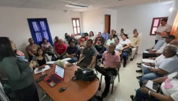 Con el objetivo de fortalecer el Sistema de Justicia de Paz Comunal, se llevan a cabo talleres dirigidos a las juezas y jueces de paz de 40 comunas.