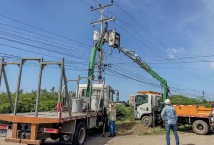Como parte del despliegue de atención que realiza Corpoelec y la Alcaldía de Colina, sustituyeron un transformador de 50KVA en la zona Sur de La Vela.
