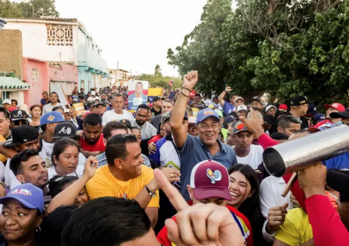 Desde la bahía de Las Piedras, Jorge Rodríguez y los candidatos del GPPSB en el estado Falcón continuaron su peregrinar de cara a los comicios del 25 de mayo.