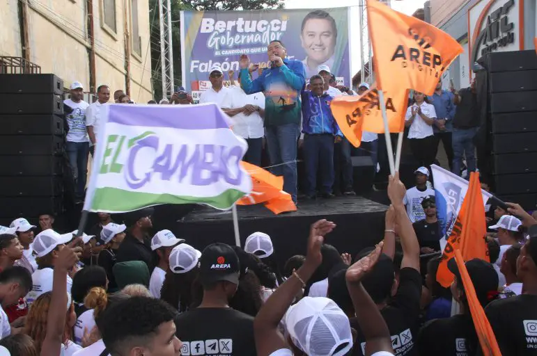 Este sábado el candidato a la Gobernación de Falcón, Javier Bertucci, abrió su campaña desde la ciudad de Coro bajo el slogan "Falcón renace con fe".