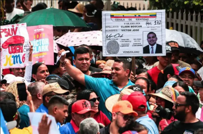 Este jueves, el candidato del GPPSB a la Gobernación de Falcón, Víctor Clark, se fue para el municipio Mauroa, en donde la campaña electoral toma calor.