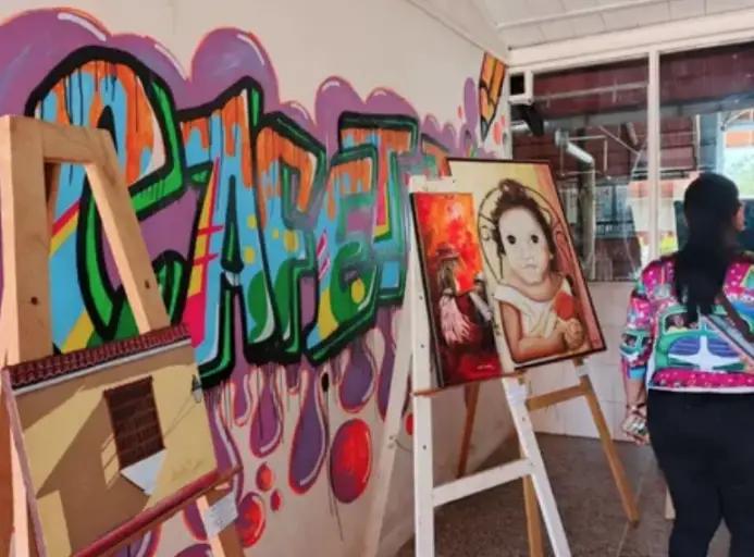 La comunidad artística falconiana se unió en una muestra colectiva para rendir un merecido homenaje a la trayectoria del artista Leonel Vera.