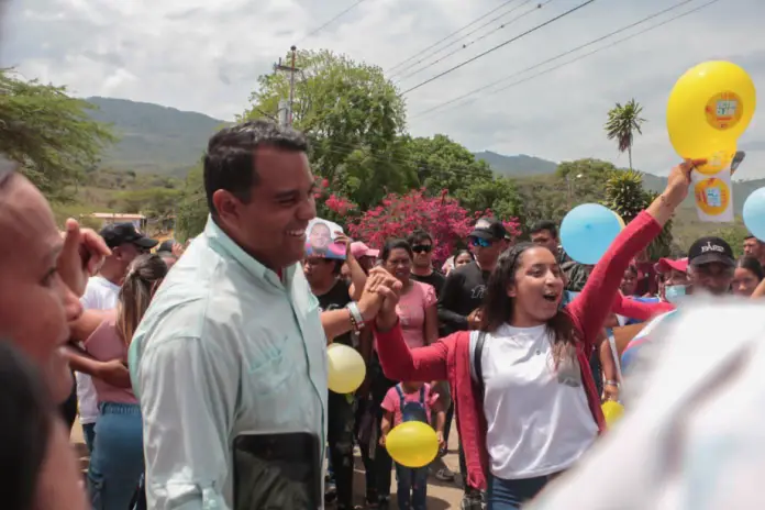 El candidato a la gobernación de Falcón por el GPPSB, Víctor Clark, continuó la campaña en San Luis, en el municipio Bolívar de la sierra falconiana.