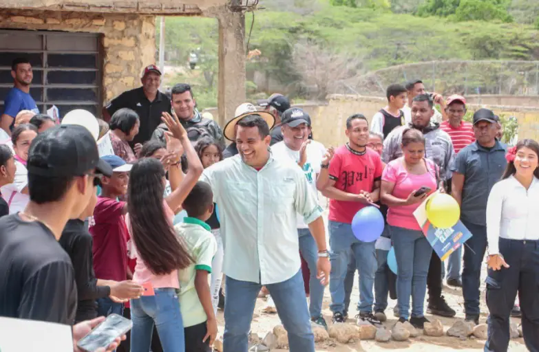 El candidato a la gobernación de Falcón por el GPPSB, Víctor Clark, continuó la campaña en San Luis, en el municipio Bolívar de la sierra falconiana.